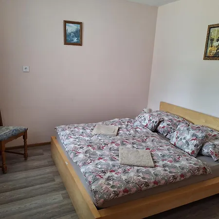 Cserke Holdfeny Lägenhet